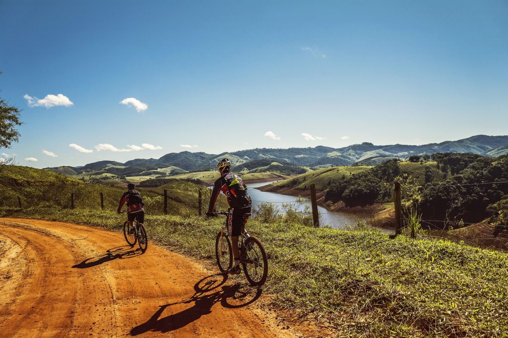 Mtb castiglione della Pescaia Foto di Fabricio Macedo FGMsp da Pixabay cyclists-1534907_1920